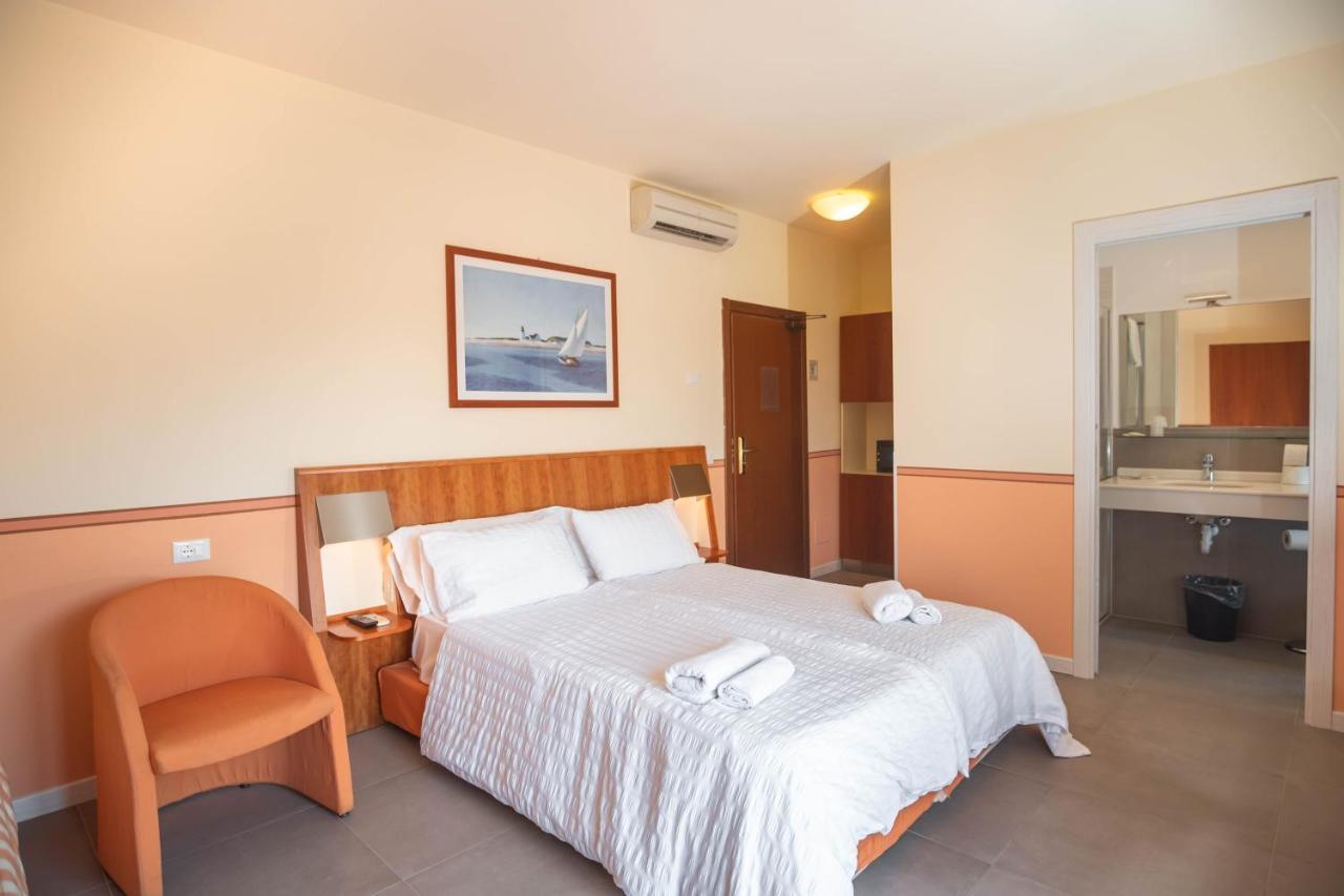 Hotel Romeo Торри-дель-Бенако Экстерьер фото