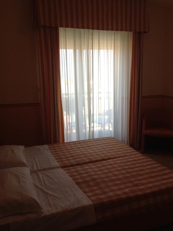 Hotel Romeo Торри-дель-Бенако Номер фото