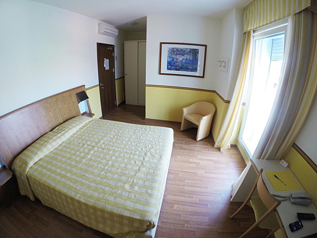 Hotel Romeo Торри-дель-Бенако Номер фото